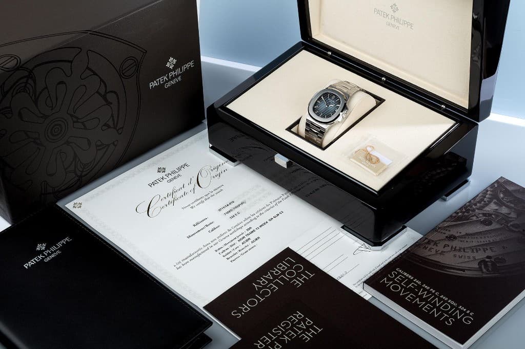 Complete watch set with original box and papers